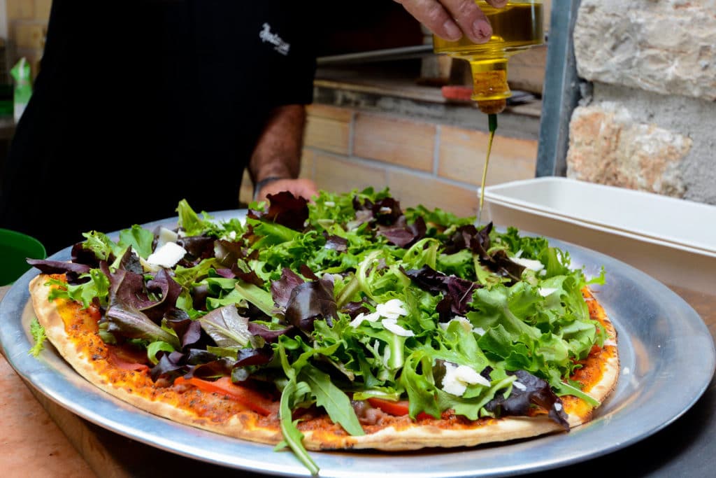 Enjoy delicious pizzas at Les Restanques campsite